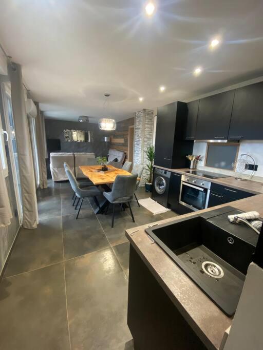 La reine appartement pour deux personnes avec magnifique vue et jacuzzi - Chambres d'hôtes Gérardmer