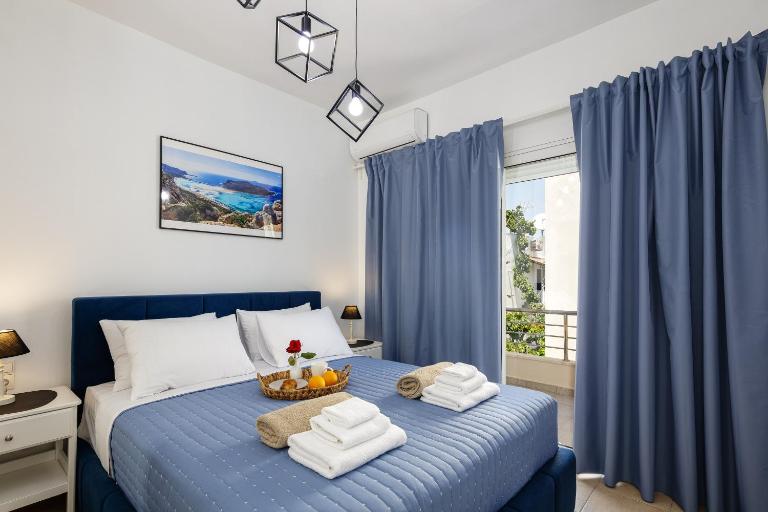 Adelphes Beachfront Apartment with direct connection to the beach - B&B Chania
