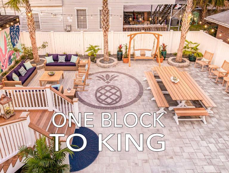 Charming Secluded Courtyard - 1 BLOCK TO KING - Chambres d'hôtes Charleston