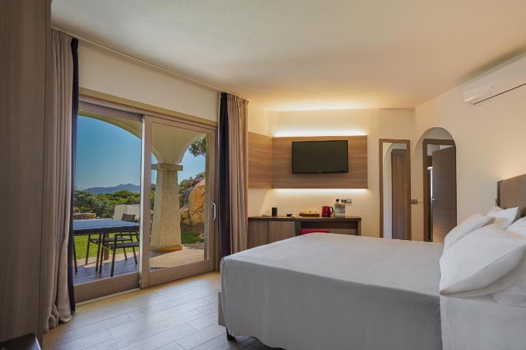 Your lovely and elegant home with garden sea view - Bed and Breakfast La Maddalena