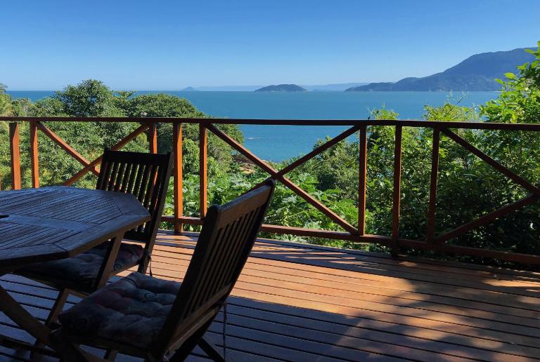 Propriedade a 80 metros da praia do Curral - Bed and Breakfast Ilhabela