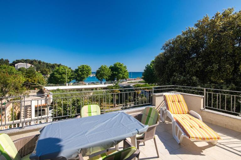 Apartment PORTAPISANA just 50m from the beach - B&B Krk