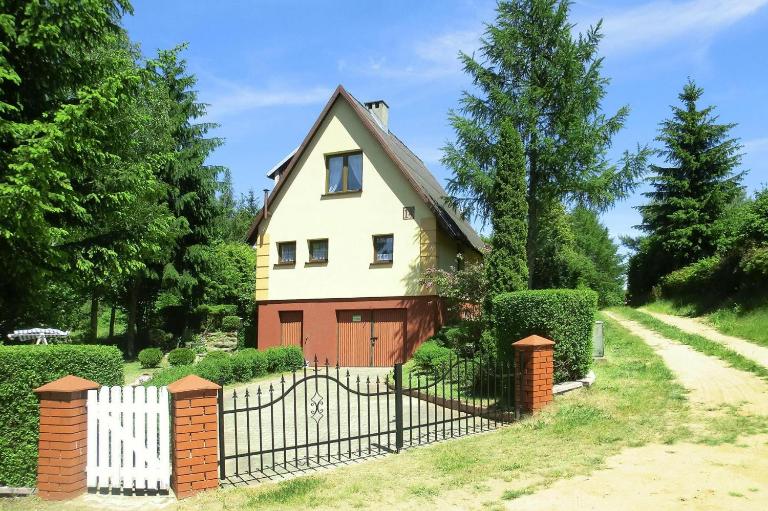 Cottage by Lake Dabrowa with Fishing - B&B Wądzyn