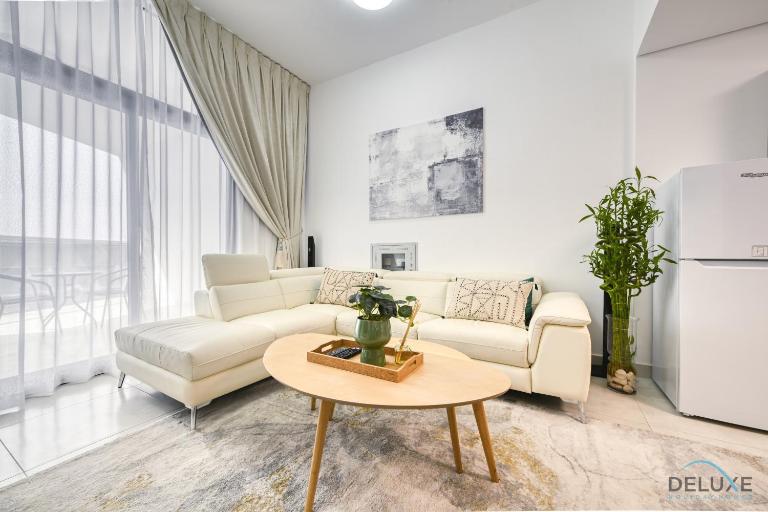 Urban 1BR at Binghatti Stars Dubai Silicon Oasis by Deluxe Holiday Homes - Chambres d'hôtes Dubaï