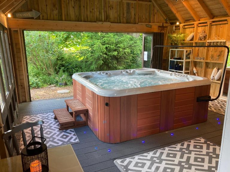 The west wing @ Hatchbank house with indoor hot tub - B&B Kinross