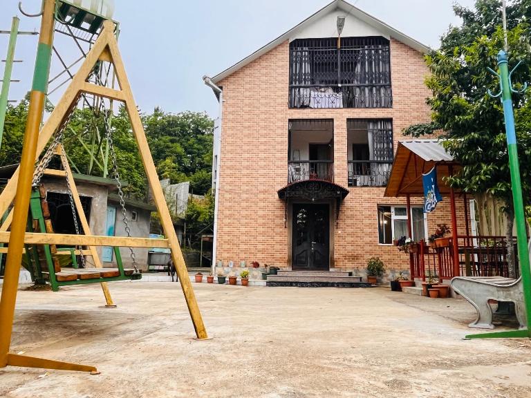 Dato's GuestHouse - Chambres d'hôtes Makhinjauri