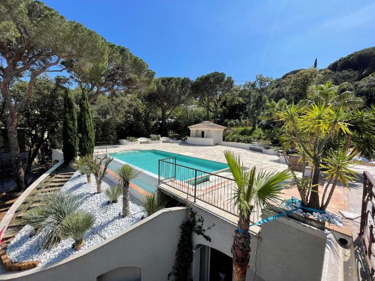 Magnifique Villa à 100 m plage climatisation Vue mer exceptionnelle - Bed and Breakfast Sainte-Maxime