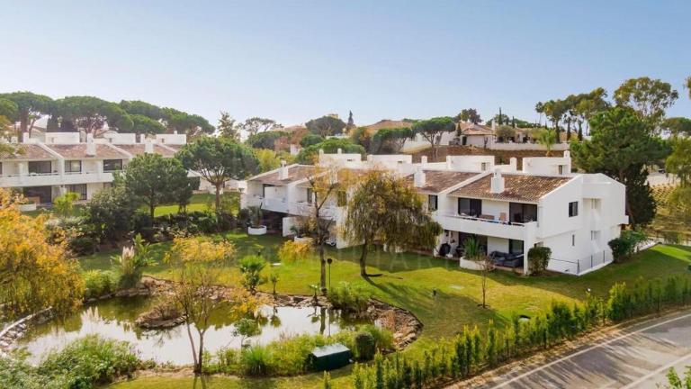 Scarlet's Place - 1 bed Victory Village Quinta Do Lago - beach, nature, lakes - B&B Quinta do Lago