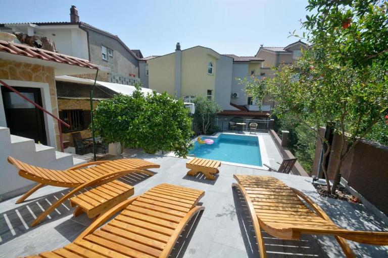 Villa Vlade- from the heated pool to the beach in 1 minute - B&B Jesenice