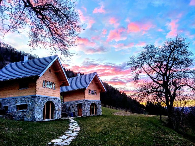 Granaries Pear & Walnut - B&B Tolmin
