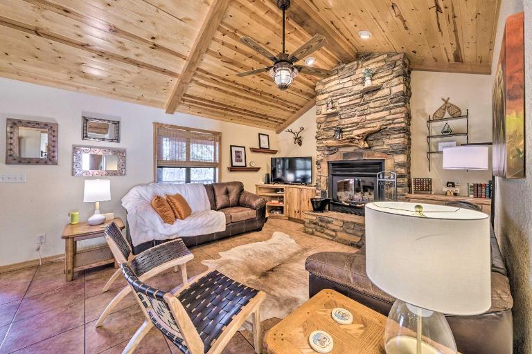 Cozy Ruidoso Cabin Retreat w/ Private Hot Tub - B&B Ruidoso