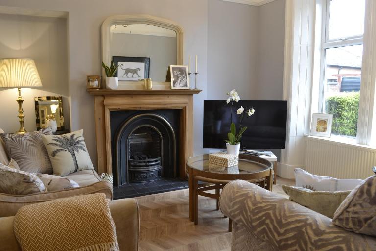 Stunning Period Townhouse with Garden, Walking Distance to Town - Bed and Breakfast Dumfries