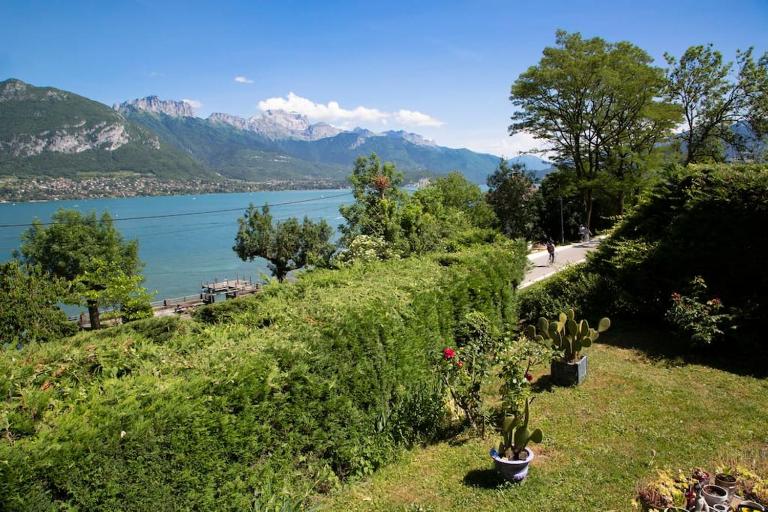 Maison à 30 mètres du lac et piste cyclable - B&B Sevrier