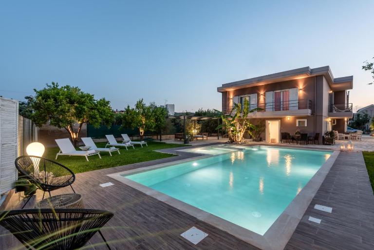 Elenas Village House - Love apartment with Pool and Terrace - B&B Alikianós