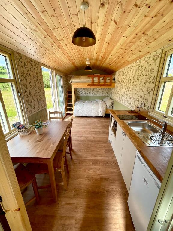 Stepping Stones Glamping ‘the olive’ - B&B Bantry
