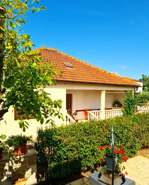 Holiday House Lili - B&B Vrsi