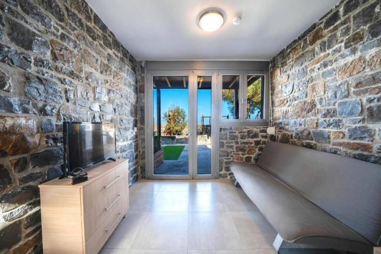 TerraZeus - Stone House Beachfront 2 - Chambres d'hôtes Mílatos