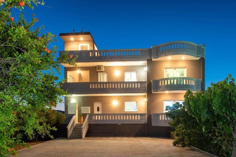 Majestic Villa - Bed and Breakfast Chania