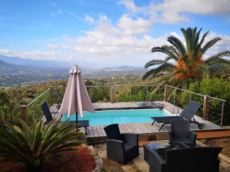 Alta Vista , villa avec piscine privée et vue exceptionnelle près d'Ajaccio - B&B Sarrola