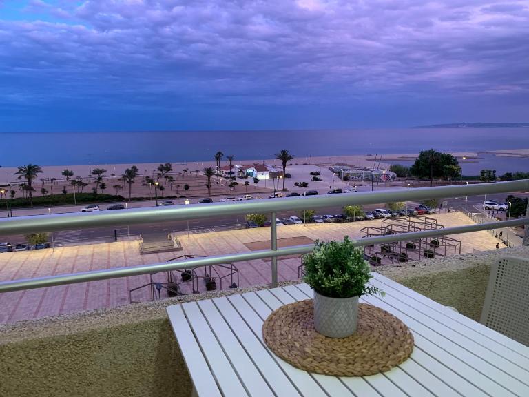 Apartamento Con Vistas Al Mar - WIFI - Aire Acondicionado - Chambres d'hôtes Empuriabrava