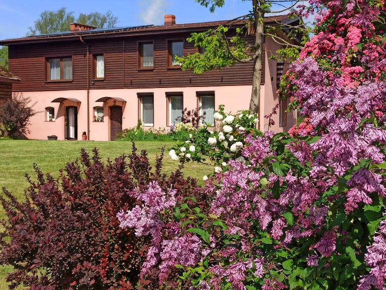 Dom Gościnny Przy Jeziorze - Ferienwohnung Groß Garde