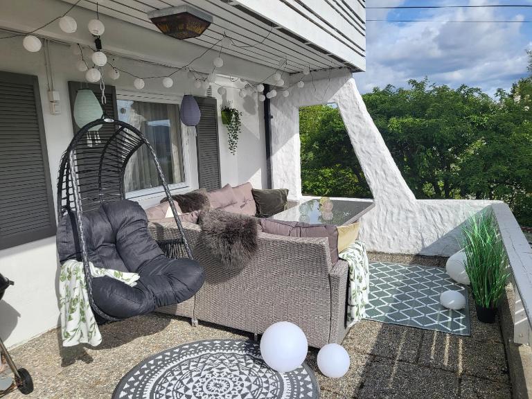 Bergen Apartment with Fjord View - B&B Isdalstø