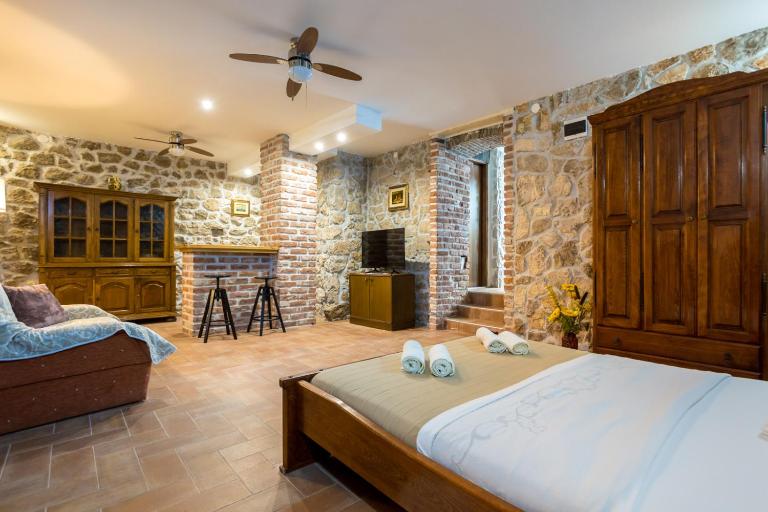 Rustical Nest Krk Old City - Ferienwohnung Krk