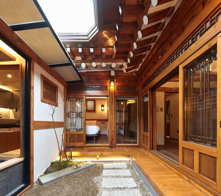 Luxury Hanok Heritage Courtyard - B&B Seul