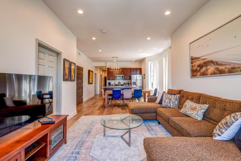 Spacious 5-BR Apt next to transit Free Parking - Ferienwohnung Chicago