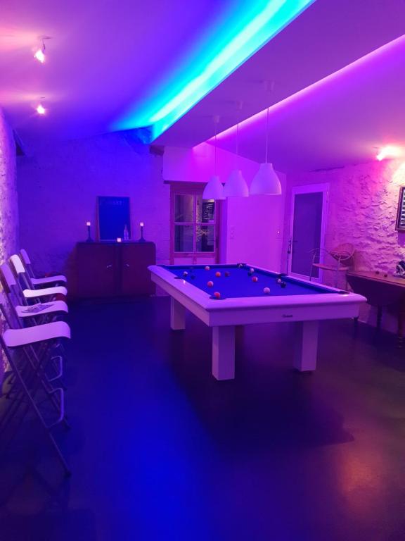 Villa Marcel Spa Sauna Billard Piscine 25mn de Bordeaux - Bed and Breakfast Cérons