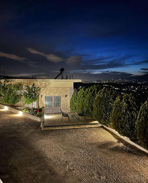 Hill House Near Athen's Airport - B&B Loutsa