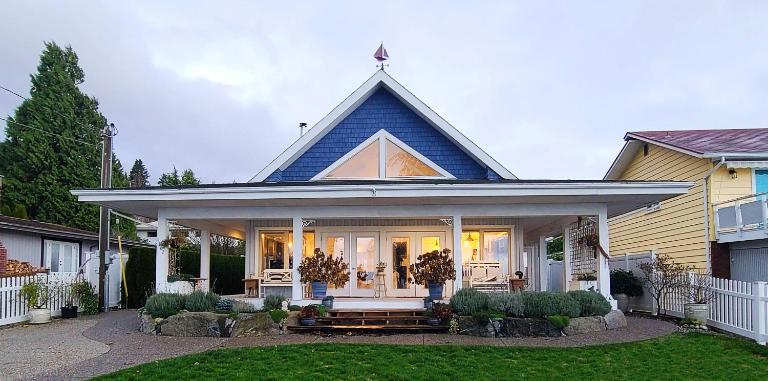 The White House - B&B Sechelt