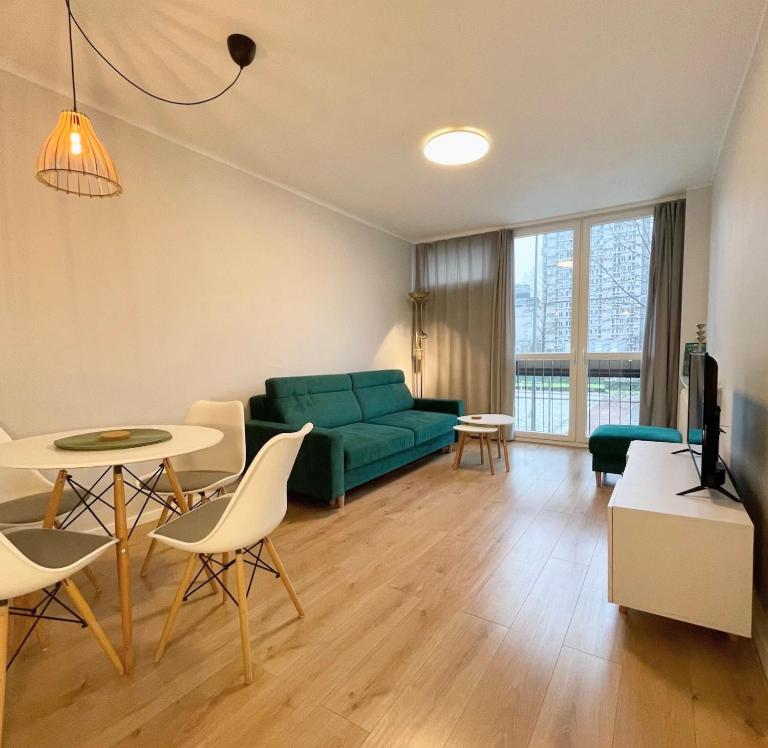 Apartament przy Atrium, stacja metra Rondo ONZ - Chambres d'hôtes Varsovie