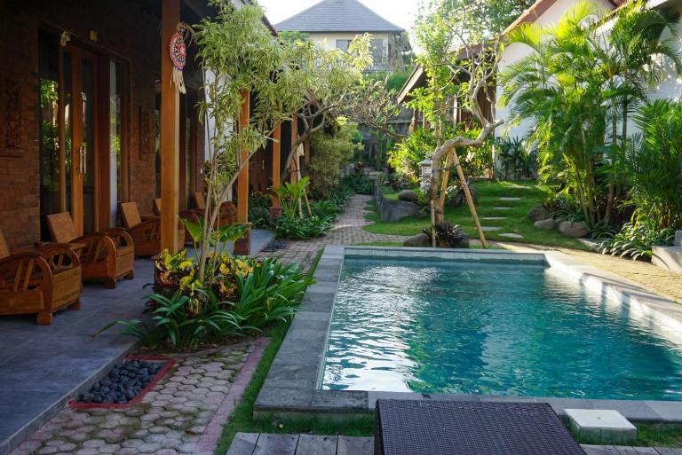 Jinar Guest House - Bed and Breakfast Canggu