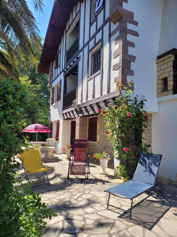 Bel appartement T4 dans maison basque - B&B Itxassou