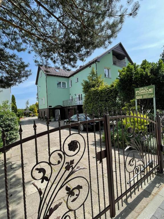Willa Sara - Bed and Breakfast Ustka