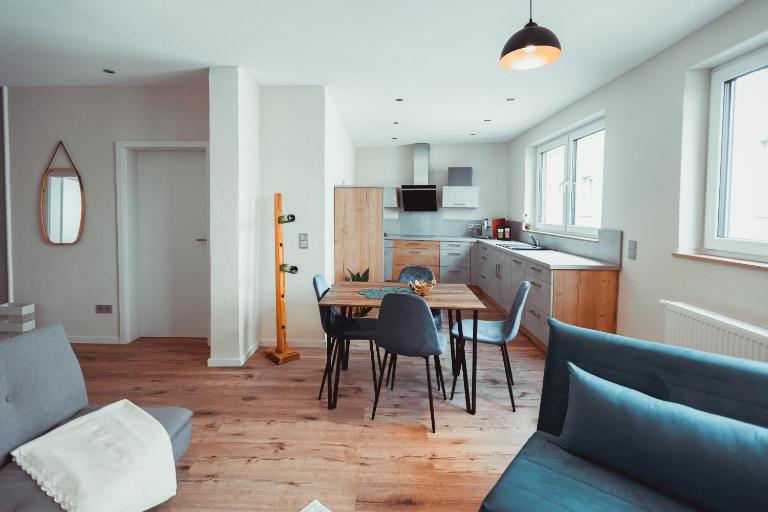 Exklusive Mosel-FeWo in Senheim - große Dachterrasse - Netflix - Waschmaschine - Bed and Breakfast Senheim