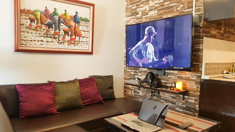 Centropolis Deluxe Couple Suite - B&B Manila