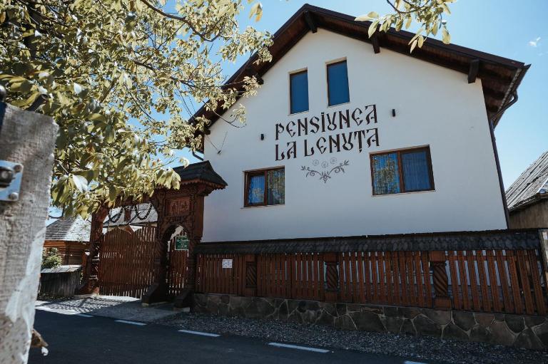Pensiunea La Lenuta - B&B Oncești