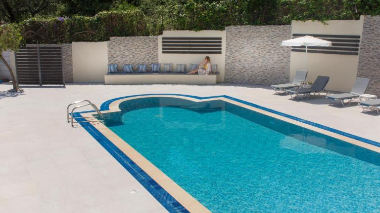 Fouxia Apartments and Studios - B&B Perama