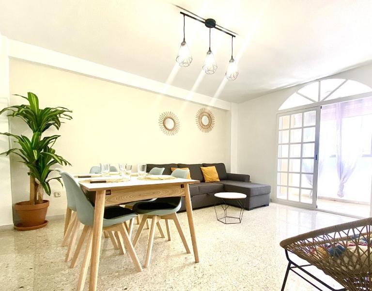 TrendyHomes El Puerto de Almería, próximo Playa y Centro,3 HAB, Espacioso, Familias, Wifi - B&B Almería