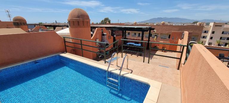 Apartamentos Paraíso Vera Playa, Ed Palmerston, Atico B a pie de Playa, piscina privada en solárium, WI-FI - B&B Vera