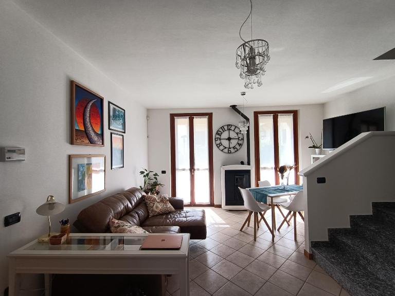 Villa Rosmarino 300 mt from the beach - B&B Colico