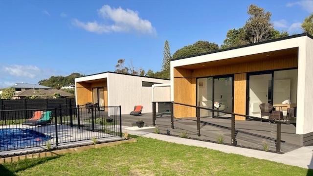 Ohope Villas with Spa,Sauna,Pool, Adults Only - Chambres d'hôtes Ohope