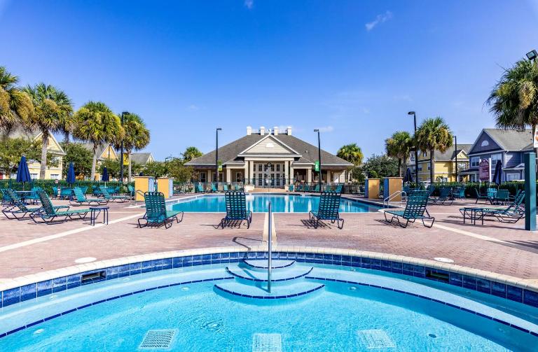 Villas at Seven Dwarfs Resort - Near to Disney - Bed and Breakfast Kissimmee