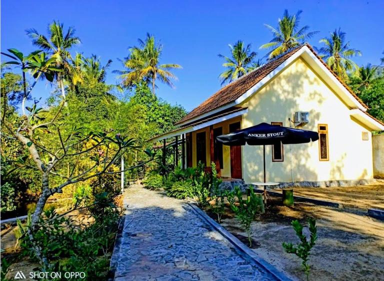 Villa Mertua Pulau Merah - B&B Pesanggaran