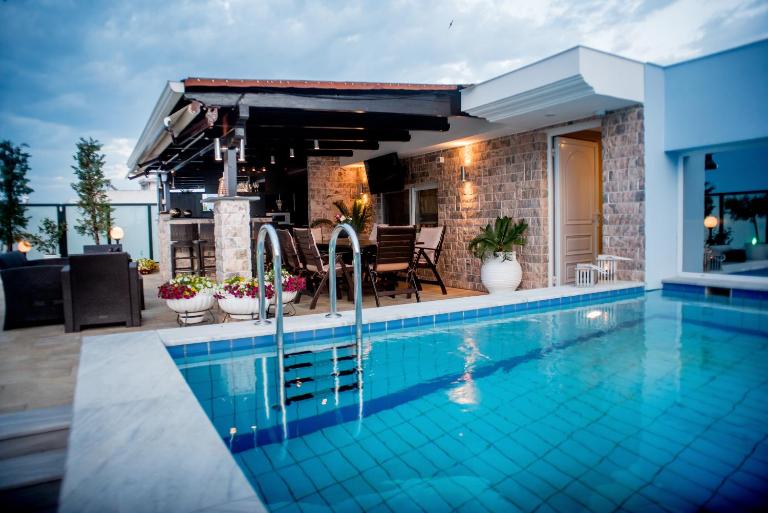 Luxury Penthouse with private pool - Bed and Breakfast Préveza
