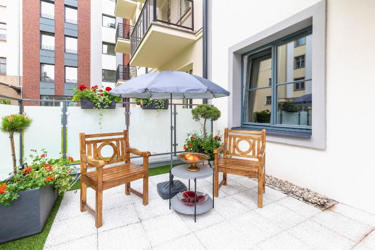 Bea Garden Home - dwie sypialnie i taras - B&B Elbląg