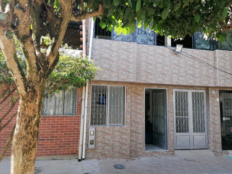 Bienvenido a tu segundo hogar a dos cuadras del centro recreaciónal lagos club comfatolima - B&B Ibagué