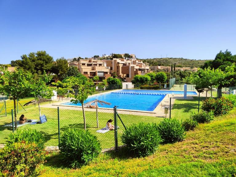 Adosado con piscina, aire acondicionado, parking y pista de tenis - Bed and Breakfast Peñíscola
